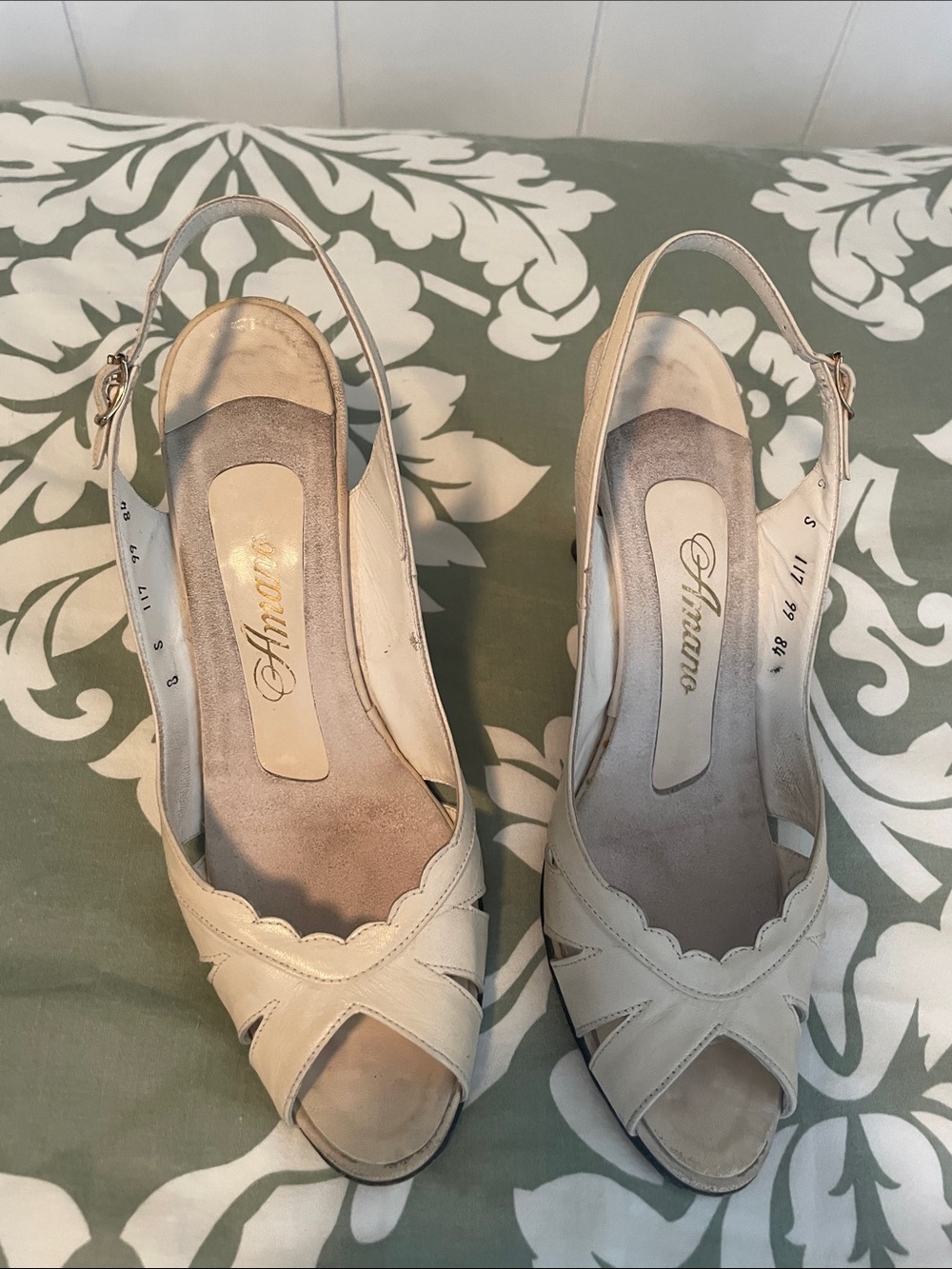 Danier Cream Scalloped Peep-Toe Slingback Heels